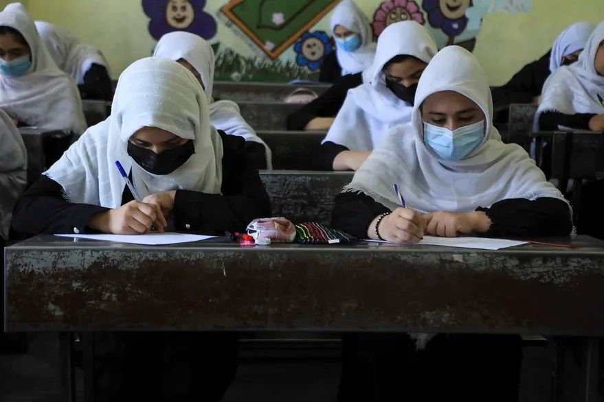 Afganistán: Talibanes vuelven a cerrar las escuelas para niñas