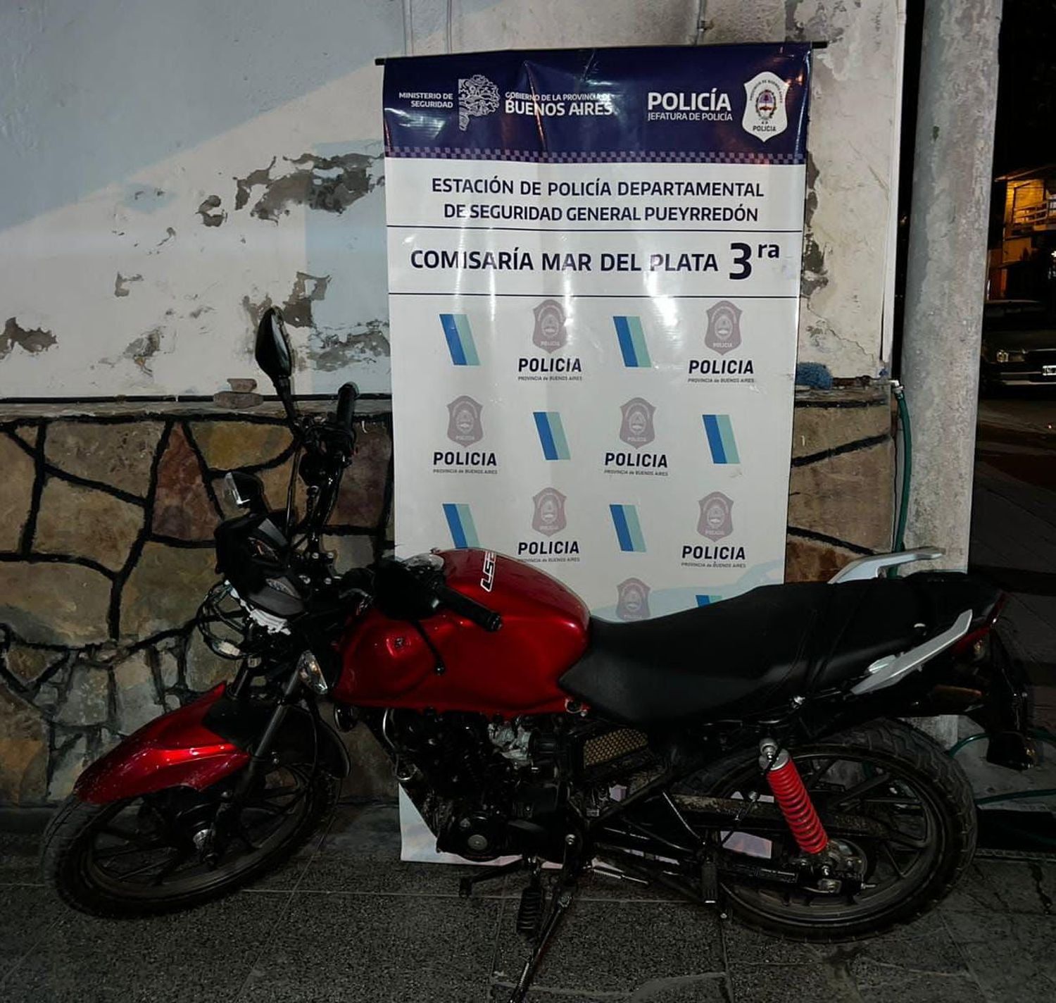 Un joven de 19 años detenido por circular en una moto robada