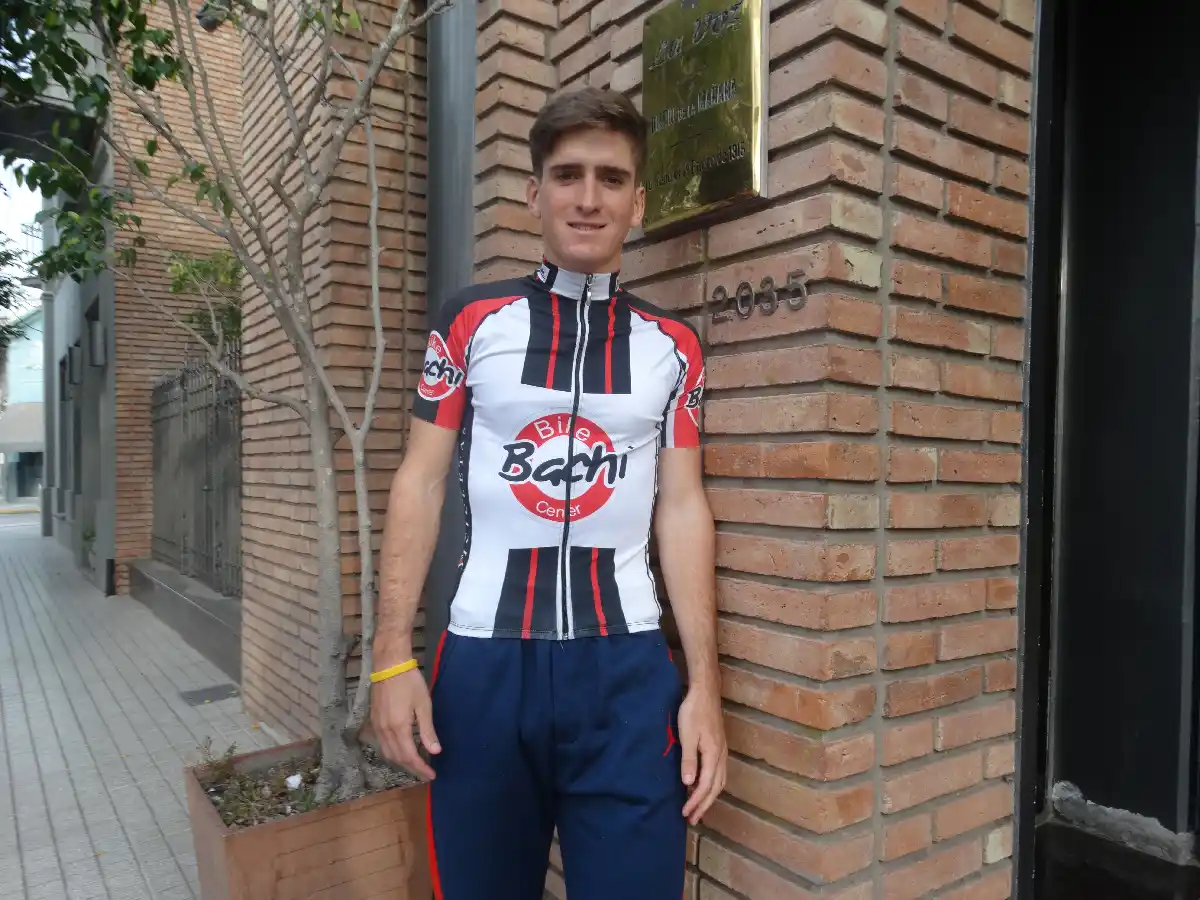 Parado sobre los pedales