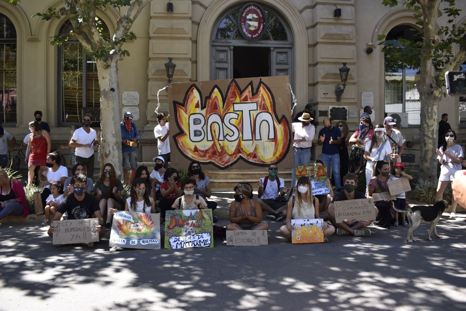 Protesta por los incendios en las islas: “Lo que buscamos es poner en evidencia la cruda realidad de lo que está pasando”