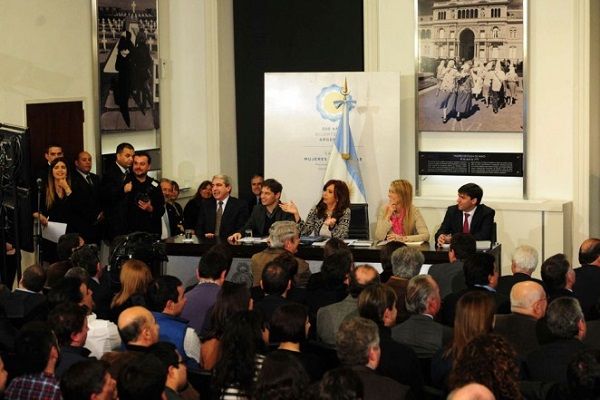 La Presidenta anunció el aumento en un 30% de las asignaciones