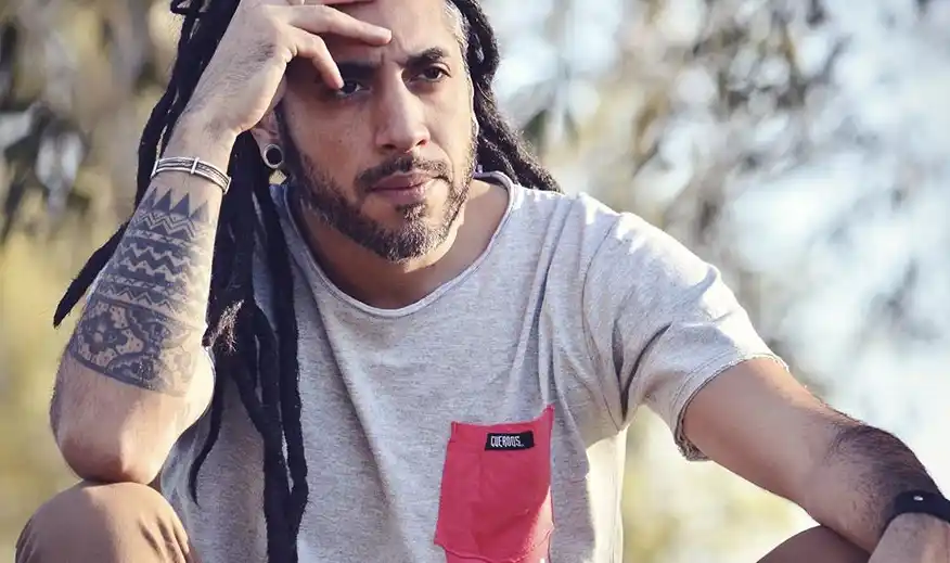 Dario Alturria, excantante de Kameleba, junto a Divina Ciencia