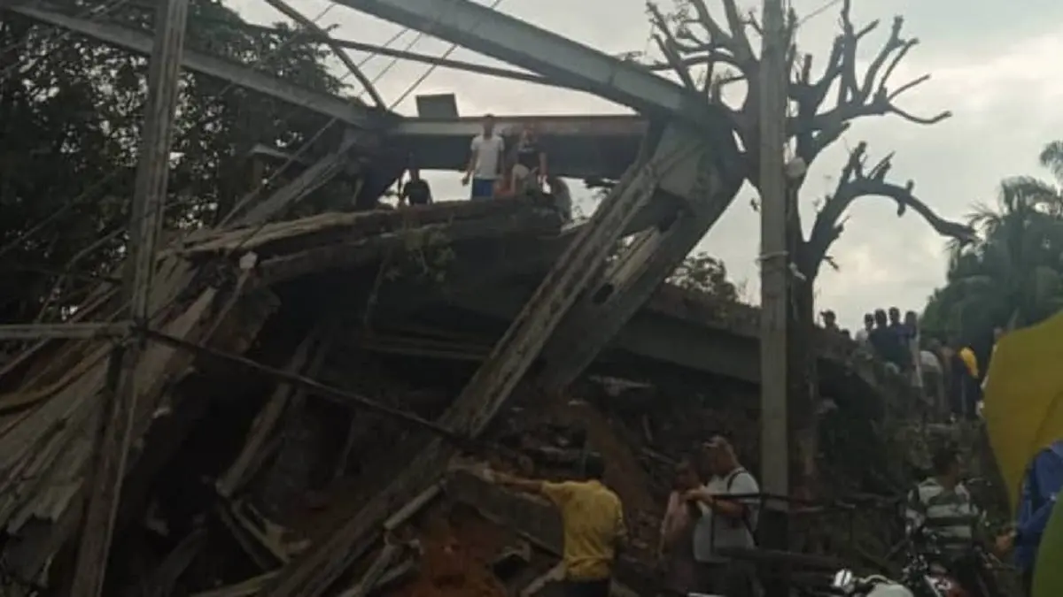 MUEREN TAPIADOS padre e hija tras venirse talud de tierra que arrasó puente en Mérida