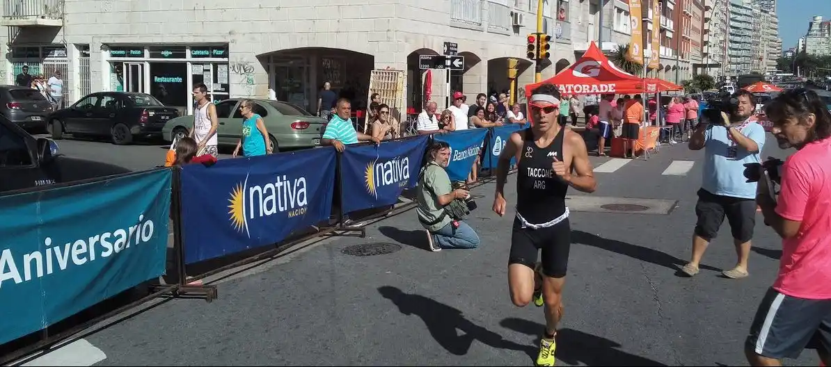 Taccone y Palacio volvieron a imponerse en el Triatlón de Mar del Plata