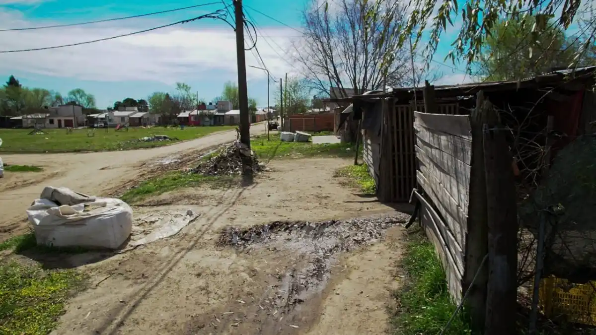 En la plaza del Quijano, detuvieron a un vendedor de drogas