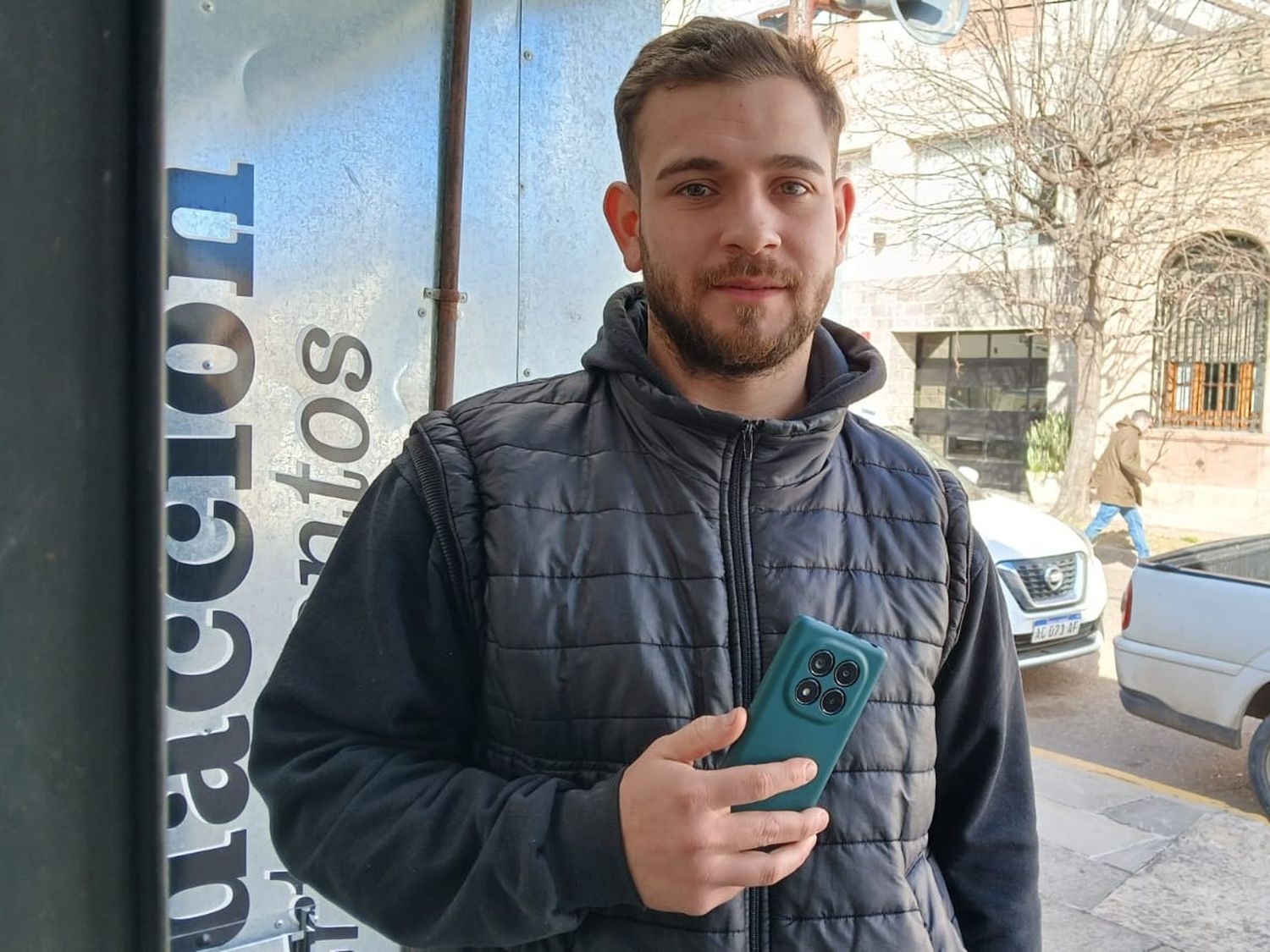 Final feliz: devolvieron el celular que un joven había perdido en la calle