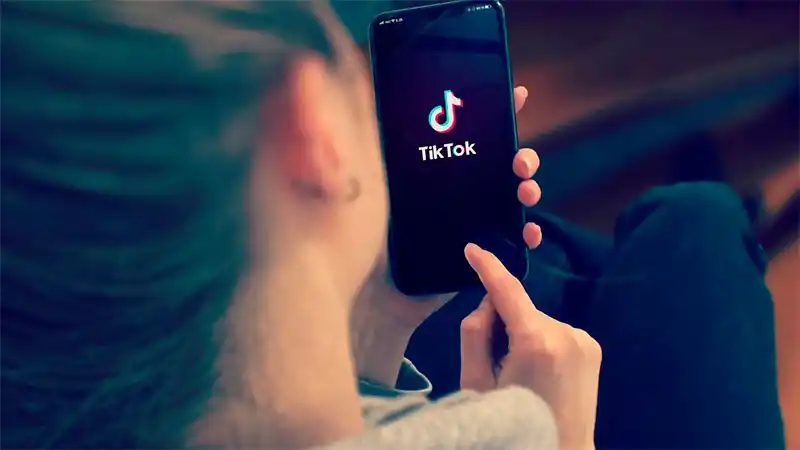 MACABRO RETO DE TIKTOK: «el Blackout challenge» cobró la vida de una pequeña en Italia