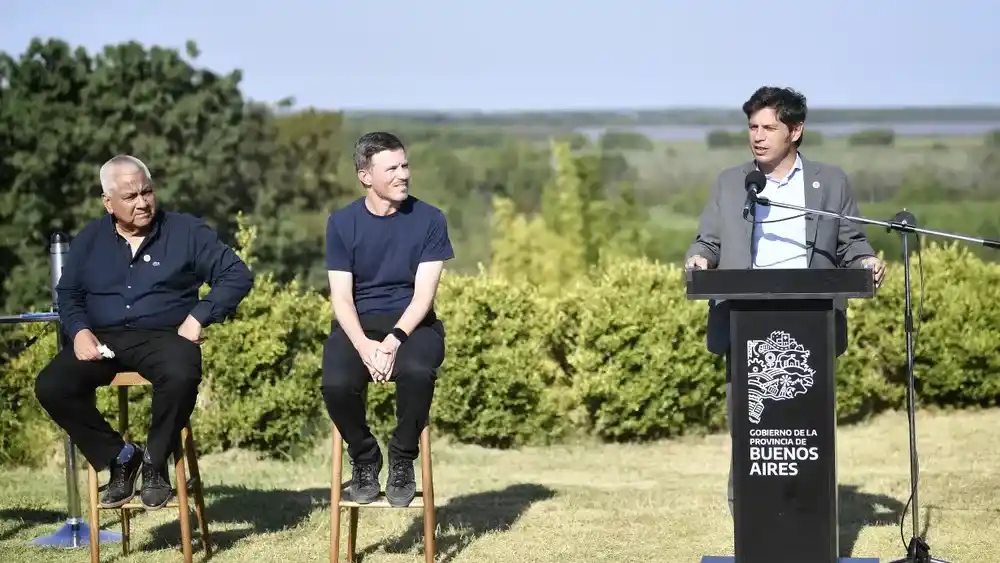 Provincia perdió 550 mil turistas en dos años y Kicillof culpó a Milei: "no hace una para el lado de la gente"