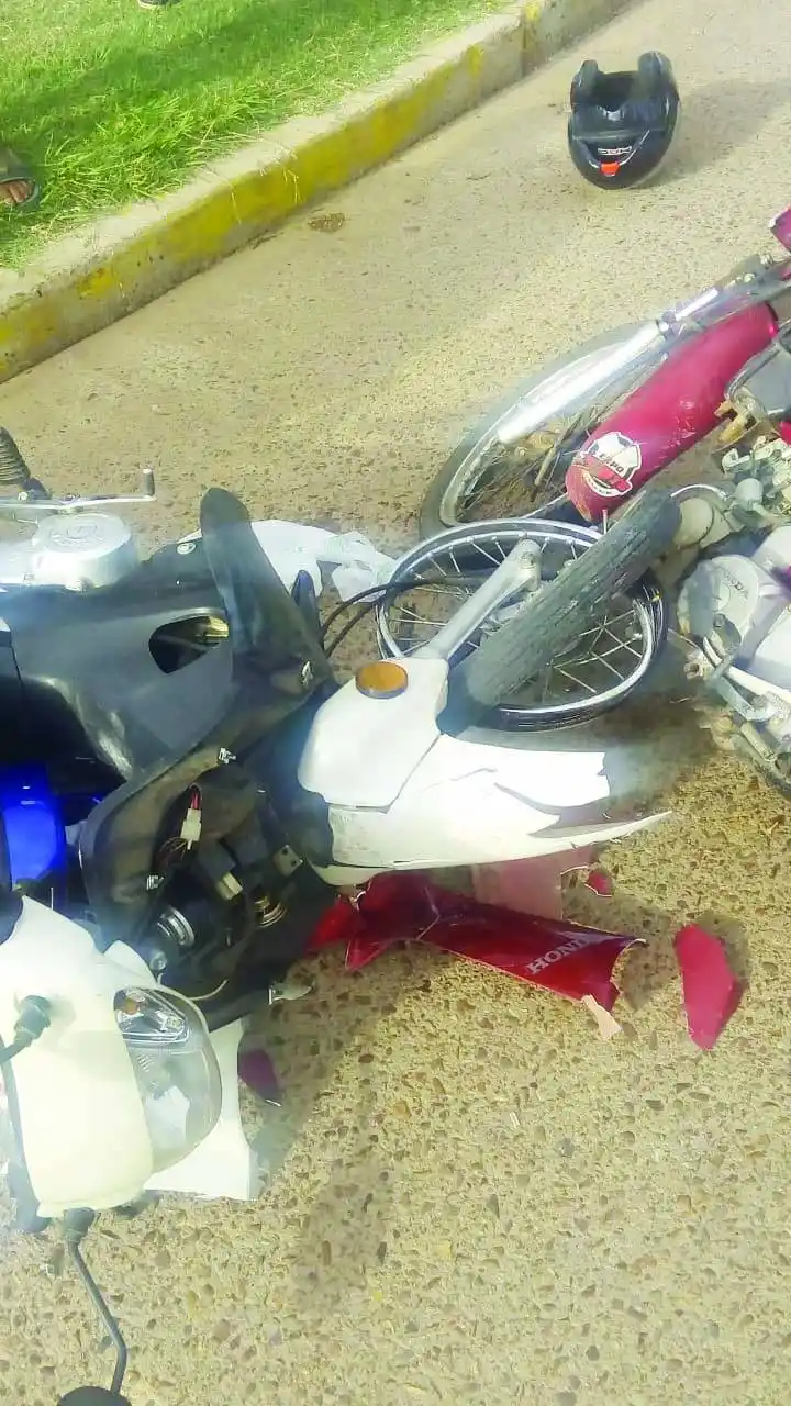 Accidente entre  dos motocicletas  en la Costanera
