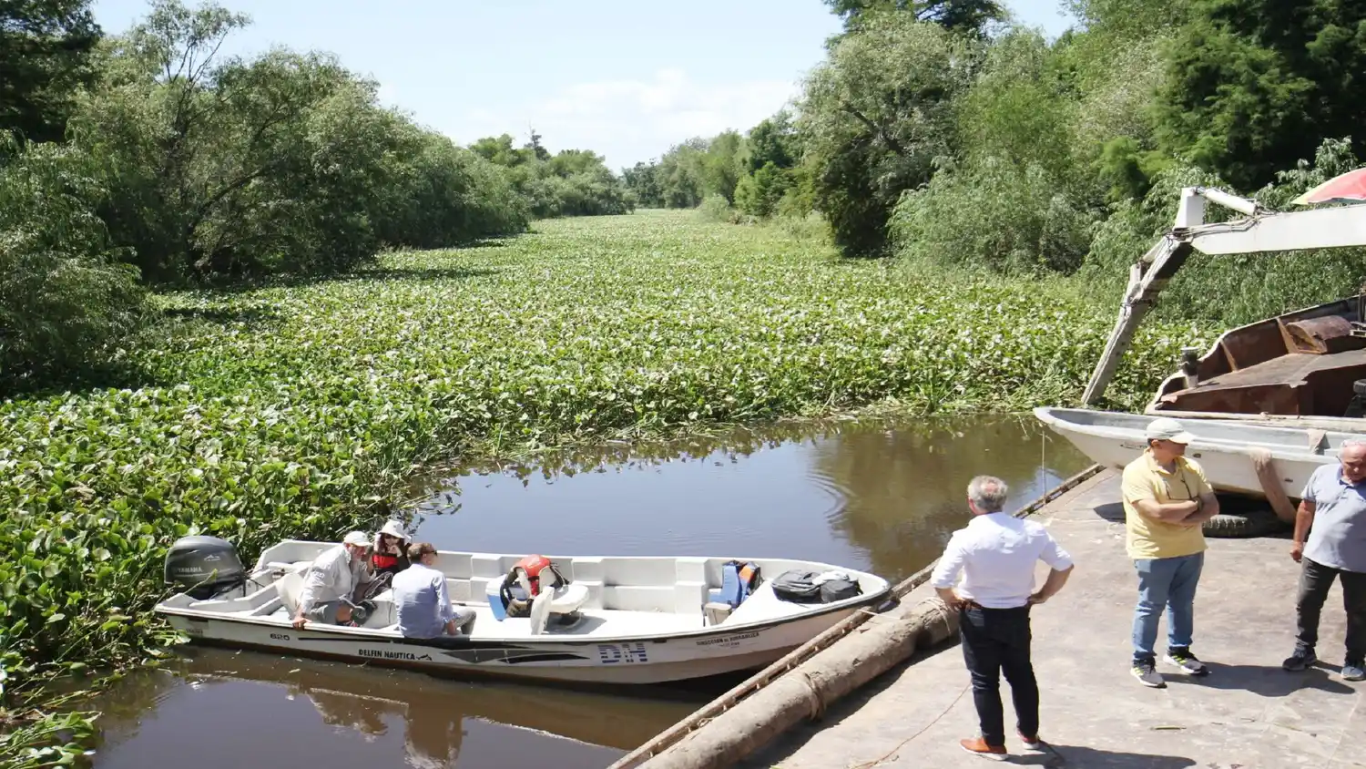 Se realiza una intensiva limpieza de los canales de agua