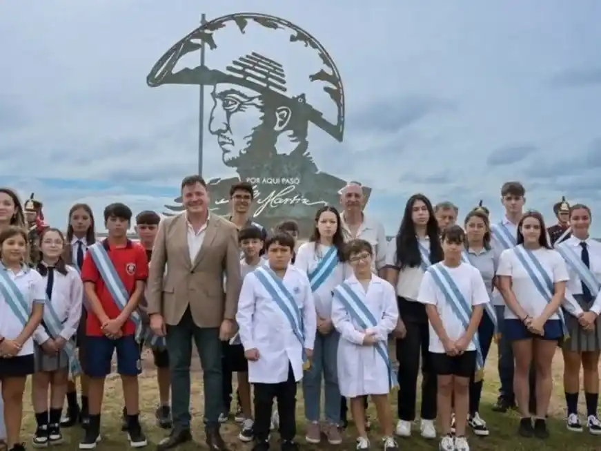 "Él nunca conquistó a ningún pueblo, los liberó y les otorgó conocimiento, fundando bibliotecas durante toda su campaña".