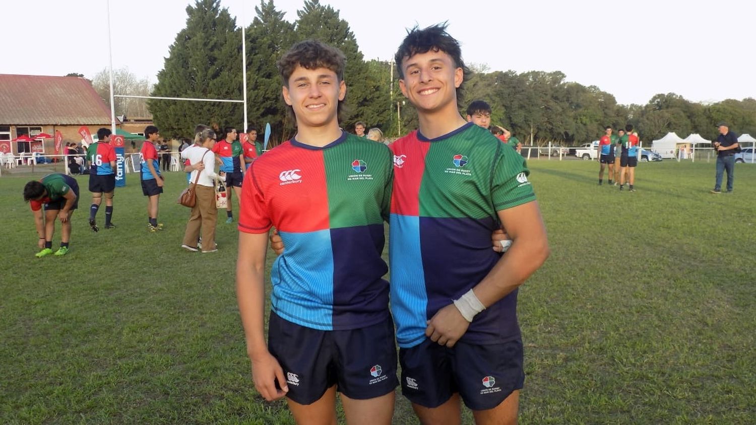 Juan Cruz Salto y Tobías Buodo, con la camiseta de la Selección marplatense