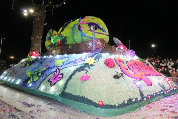 Durante la madrugada, se conocieron las carrozas ganadoras de los estudiantes 2023