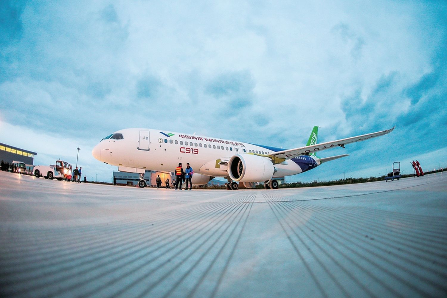 Prueban el motor chino del COMAC C919 en un avión militar