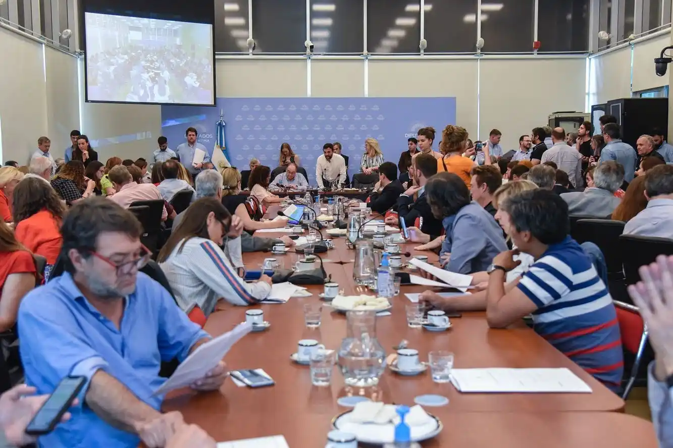 Diputados trabaja en el tratamiento de la Ley de Envases