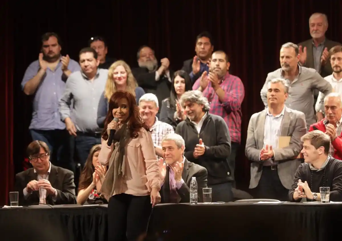 En Avellaneda, Cristina criticó el endeudamiento: “Quedamos todos como el tujes en Argentina”