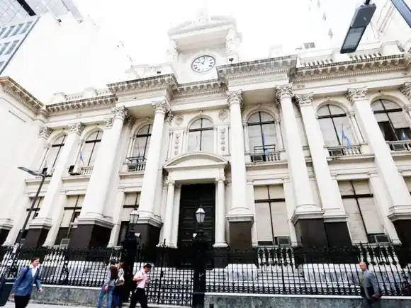 Ingresaron los dólares del préstamo de bancos internacionales y las reservas volvieron a superar los USD 40.000 millones