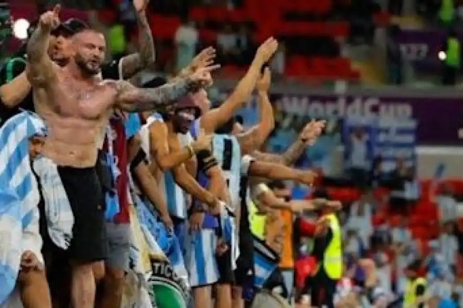 El Gobierno desconoce como ingresaron los barras bravas a Qatar