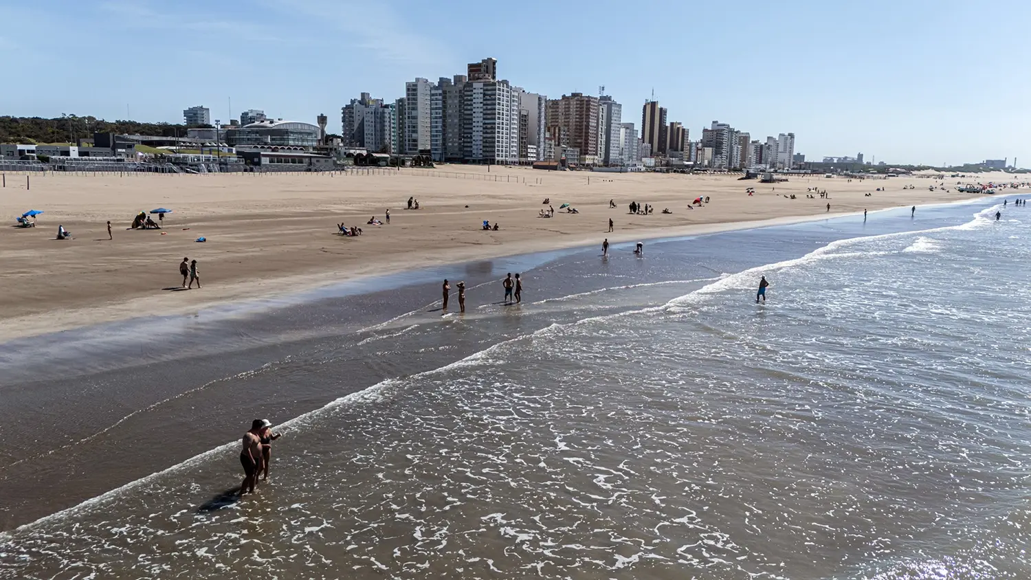 Buena concurrencia. De personas que fueron a la playa el sábado por la mañana.