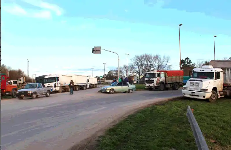 Mantienen el bloqueo a Puerto Quequén