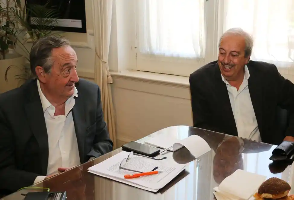  Lunghi afirmó que  “la gente votó por un país distinto”