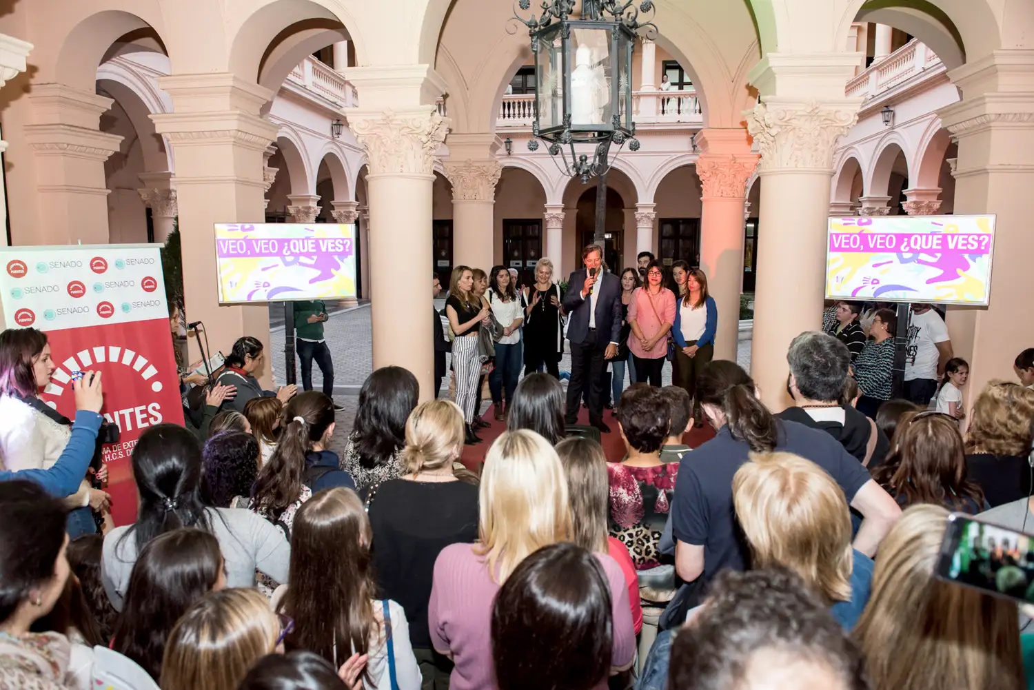 Bahl: «Esta muestra nos permite apreciar el valioso trabajo de pequeños artistas de Paraná»