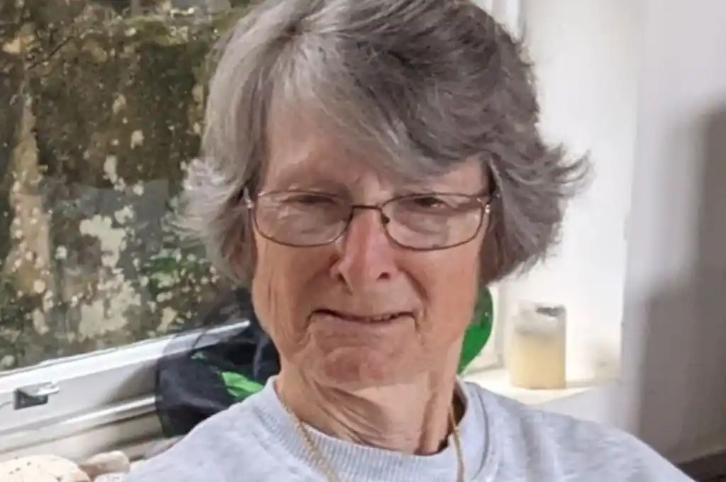 abuelita muerta en una isla 2