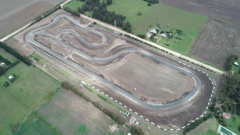 Hoy se inaugura el autódromo de San Cayetano