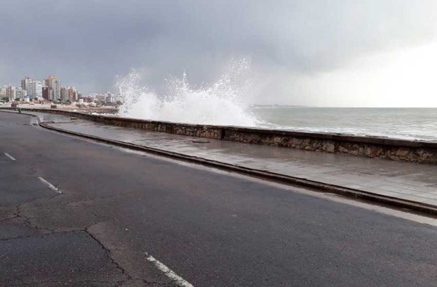 Rige alerta amarillo por fuertes vientos en Mar del Plata