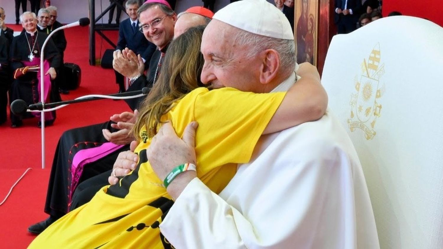 Francisco convocó a los jóvenes a "cambiar el mundo" al cerrar la JMJ de Portugal