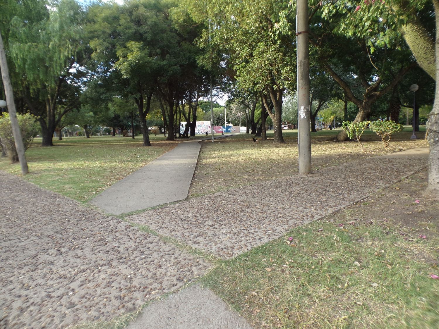 Barrio San Lorenzo: La plaza que cambia como el día y la noche