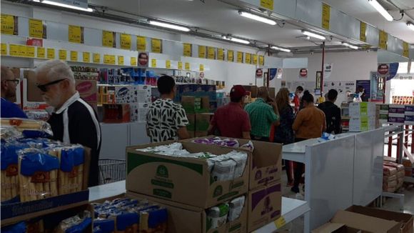 Ladrones saquean supermercados en Bogotá