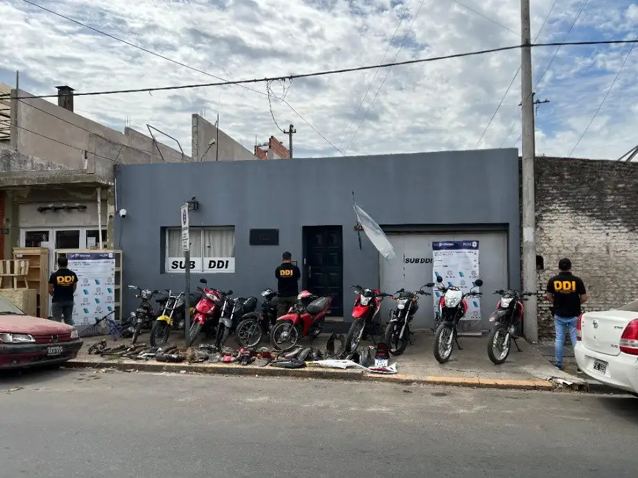 Las motos secuestradas en el mega allanamiento que derivó en imputaciones  a ocho personas que ahora irán a juicio.