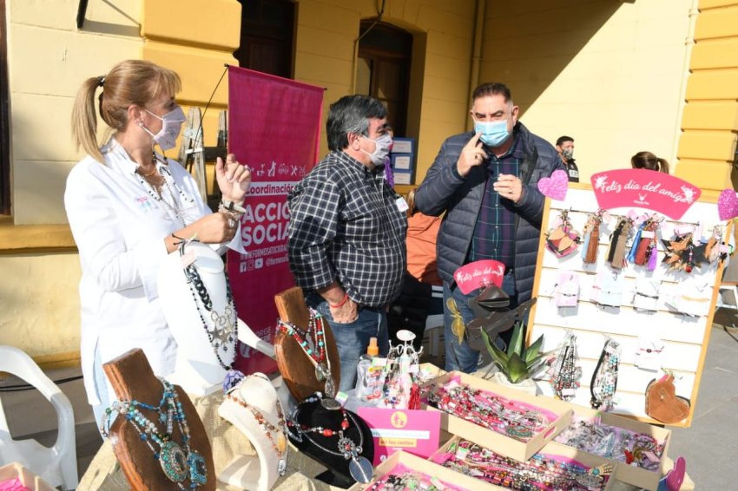 Se realizó con éxito la Feria Emprendedora especial “Día del Amigo”