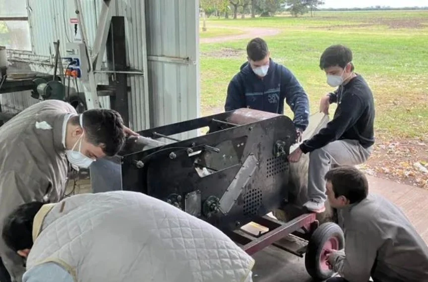 Desarrollan una máquina para el desmotado de algodón en pequeña escala