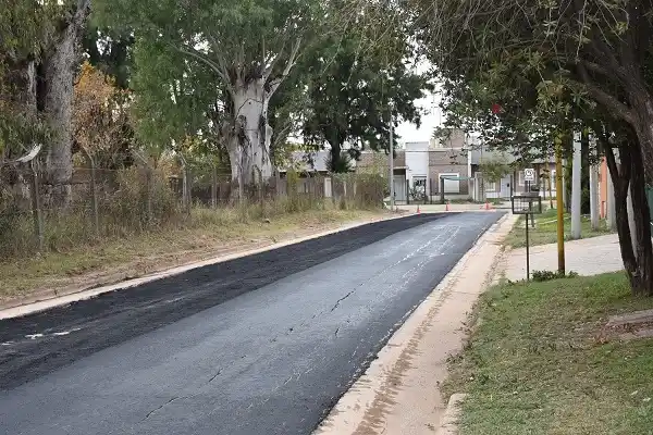 Se realizan trabajos de pavimentación en varios sectores de la ciudad