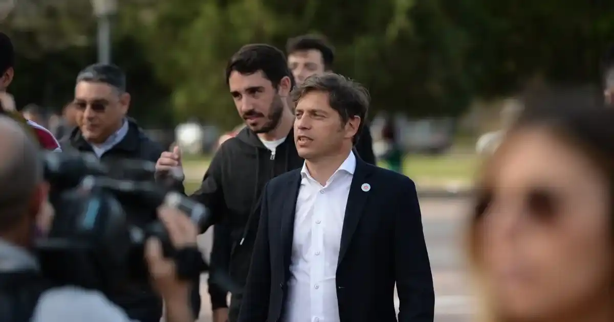 Kicillof visita Arenales y Rojas con escrituras, patrulleros, ambulancia y la inauguración de obras en una ruta clave