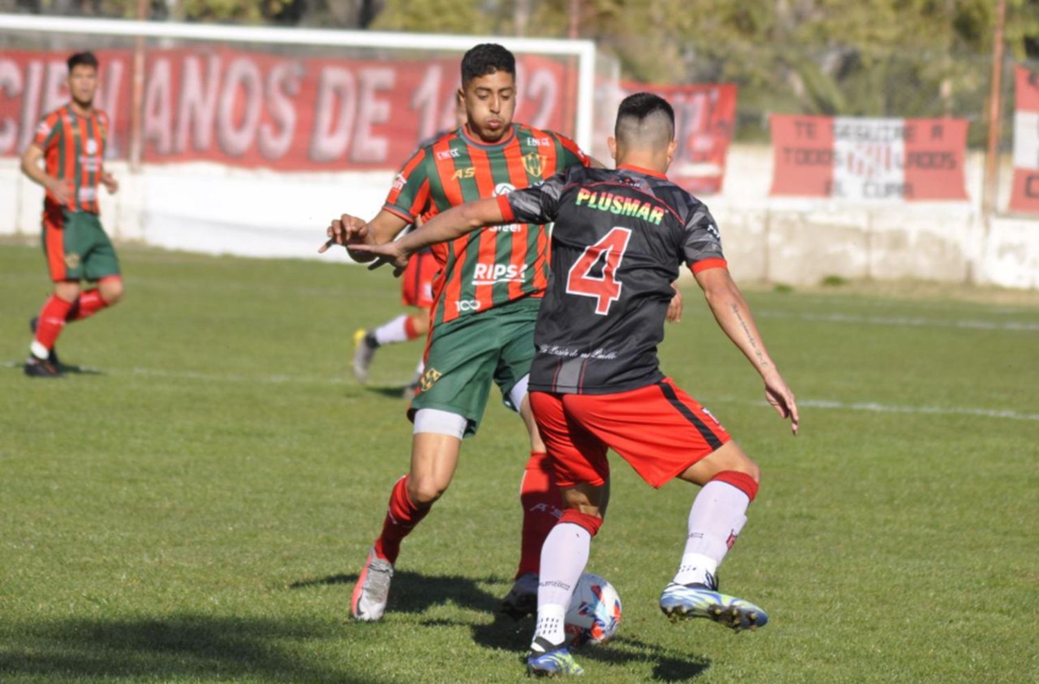 Círculo ante Villa Mitre, para tomar distancia del descenso