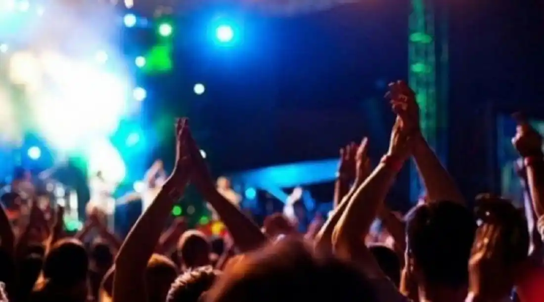 En plena cuarentena organizó una fiesta clandestina para 40 personas