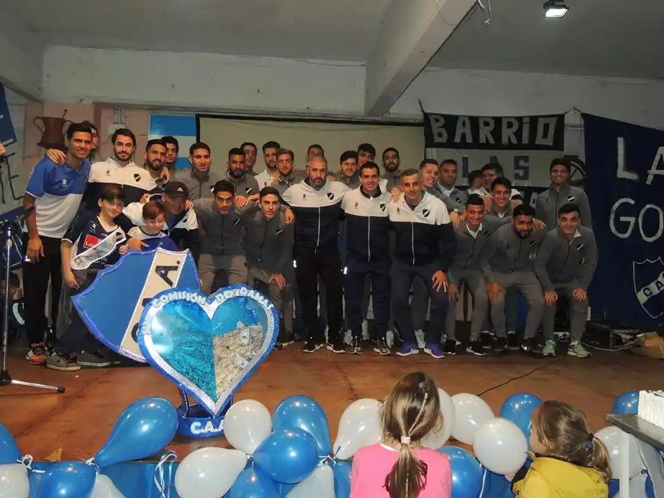 Alvarado celebró sus 90 años y presentó el plantel