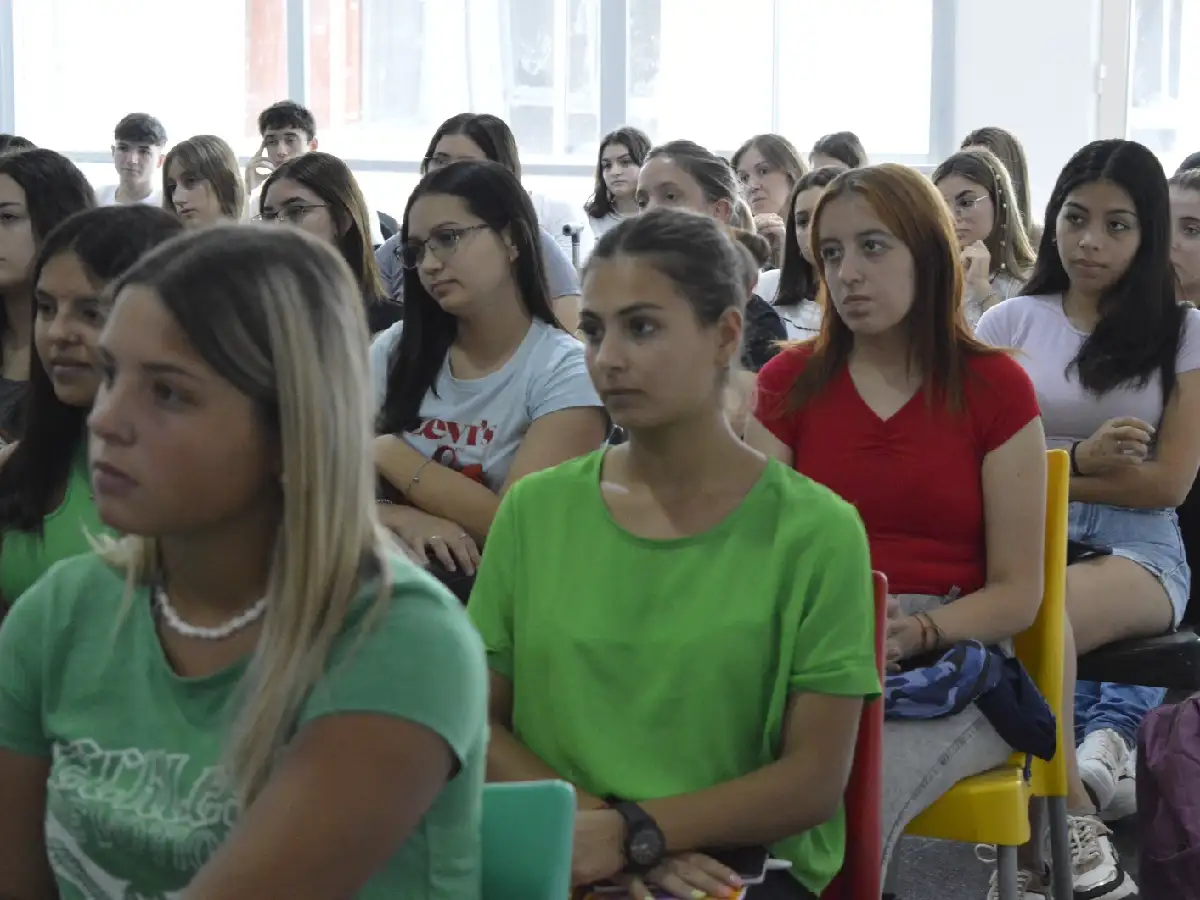 Cres inició el curso de ingreso para Diseño Industrial y Administración