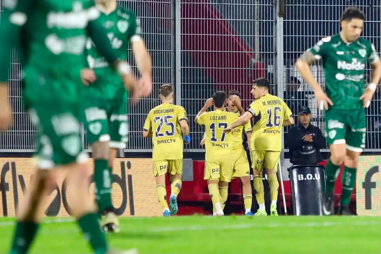 El festejo del segundo gol de Boca convertido por el joven Leonel Flores