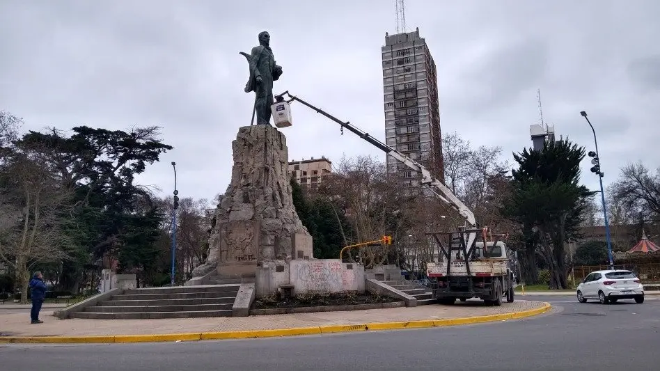 Monumento al Gral San Martín: "Felices de seguir trabajando en la recuperación de un patrimonio escultórico"
