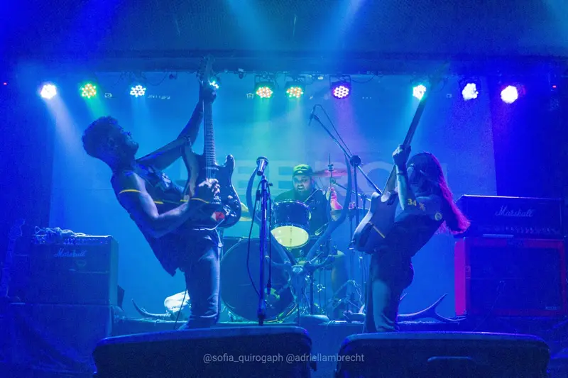 La banda local Chebron fue la invitada para abrir la noche de DECIMA