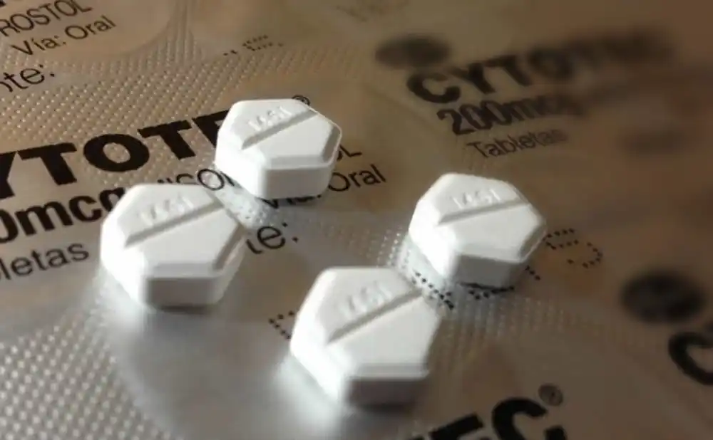 Revés al aborto legal: La Justicia suspendió la venta de misoprostol