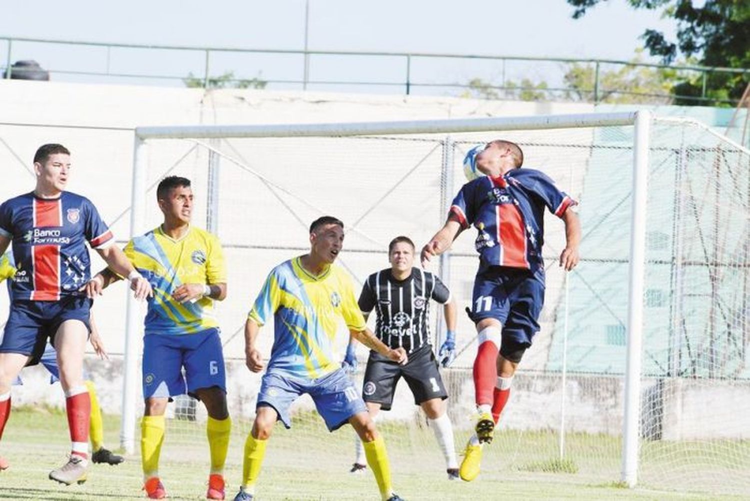 1.o de Mayo y Sol de América se juegan el pase a semifinales