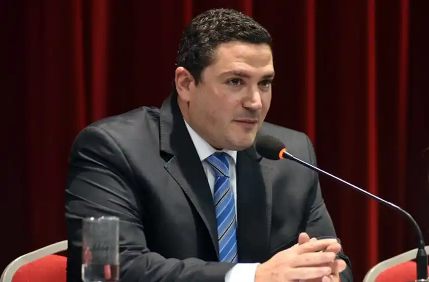 Rosselló dijo que “es importante generar nuevas alternativas” para evitar el aumento del boleto