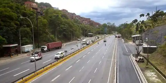 CERRADA la autopista GMA por ejercicios militares