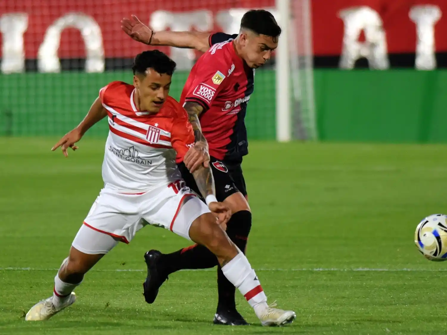 Newell’s evitó la derrota en el final ante Estudiantes