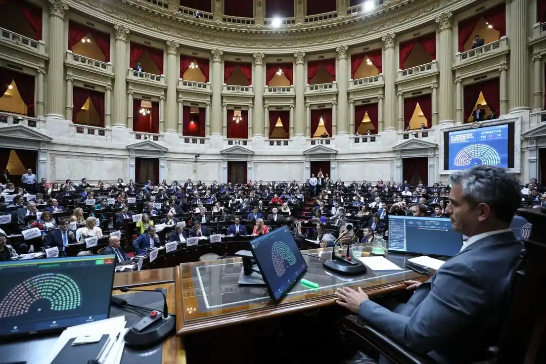 El oficialismo logró aprobar el Presupuesto en Diputados, pero no pudo sostener un polémico artículo.